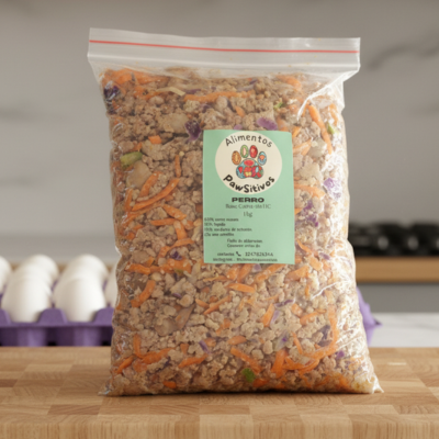 Comida cocida para perros con carne fresca